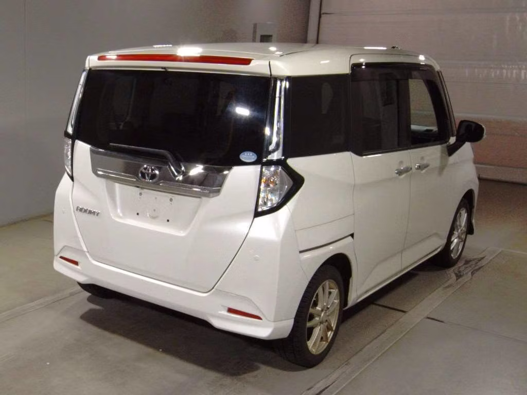 TOYOTA ROOMY