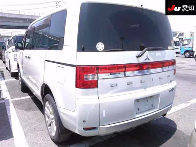 MITSUBISHI DELICA D:5
