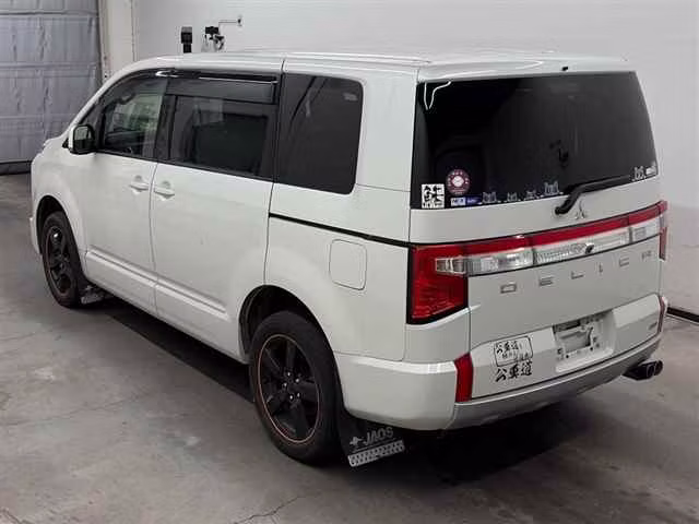 MITSUBISHI DELICA D:5