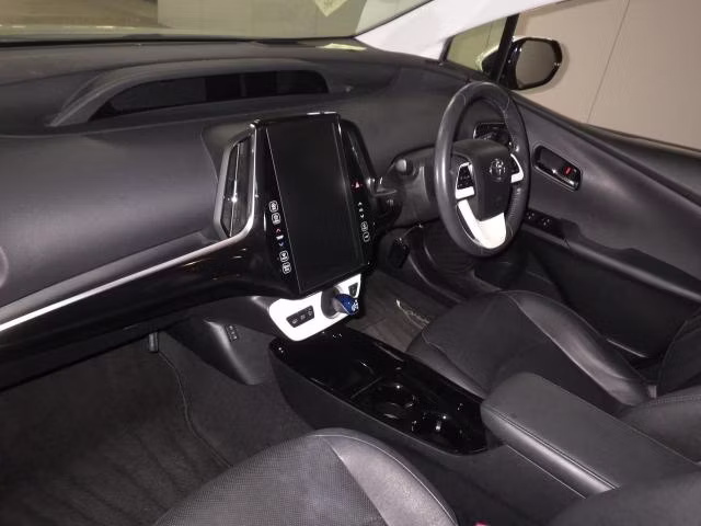 TOYOTA PRIUS PHV