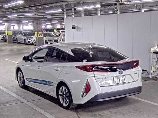 TOYOTA PRIUS PHV