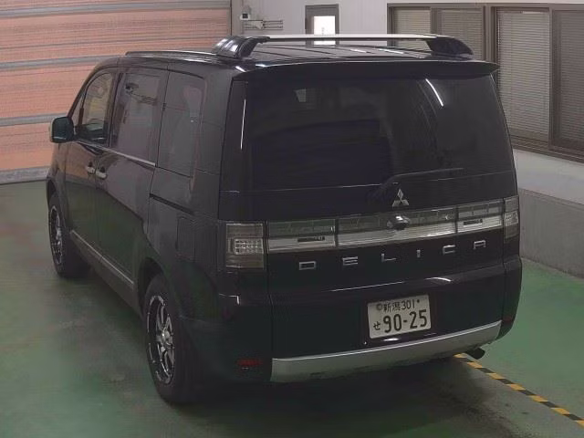 MITSUBISHI DELICA D:5