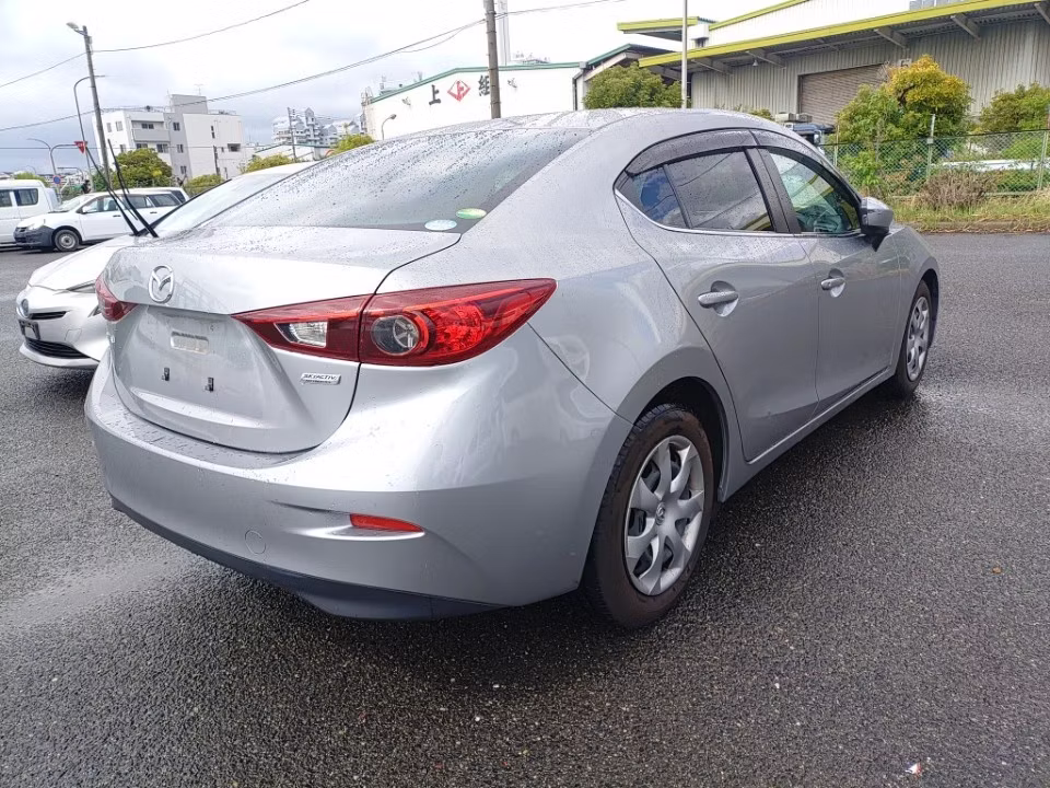 MAZDA AXELA