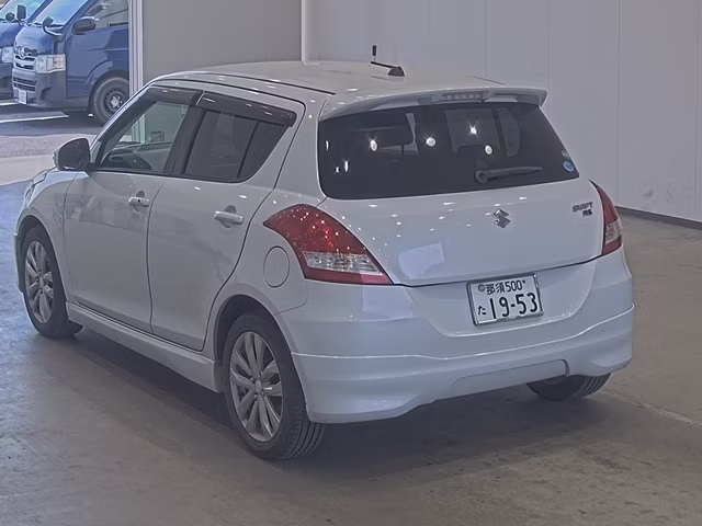 SUZUKI SWIFT