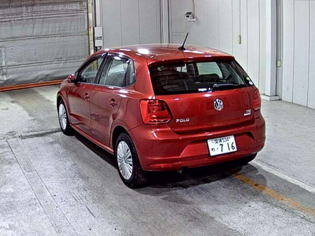 VOLKSWAGEN POLO