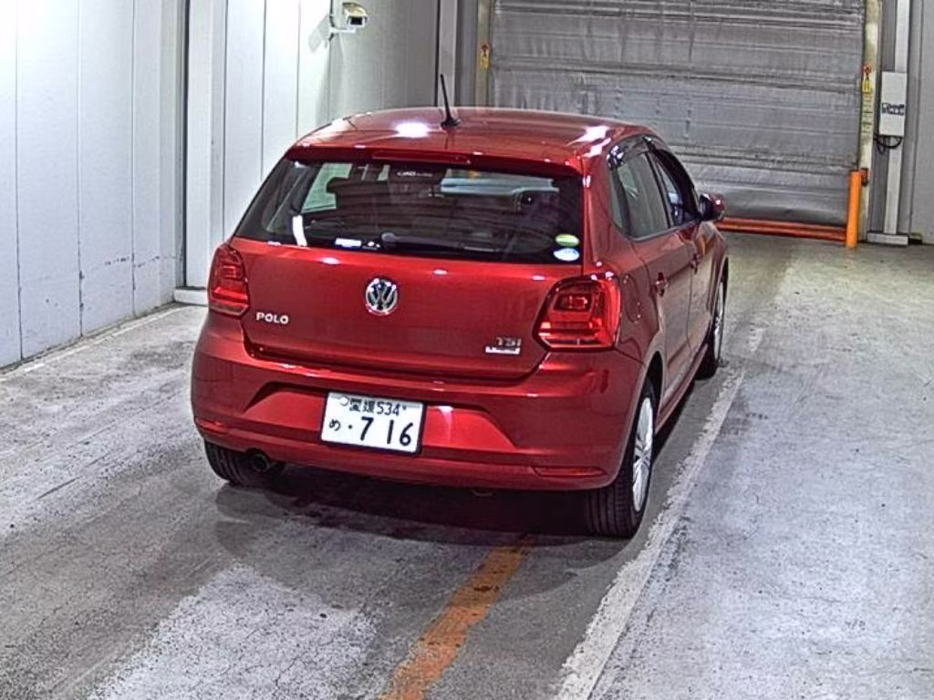 VOLKSWAGEN POLO