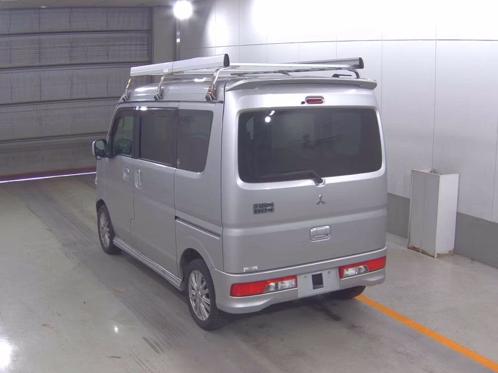 MITSUBISHI TOWN BOX