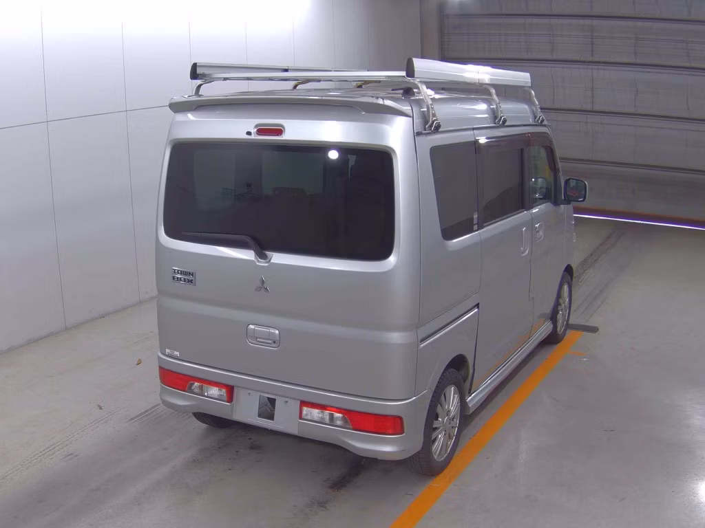 MITSUBISHI TOWN BOX