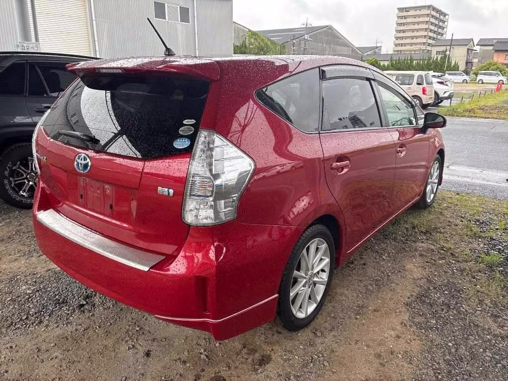 TOYOTA PRIUS ALPHA