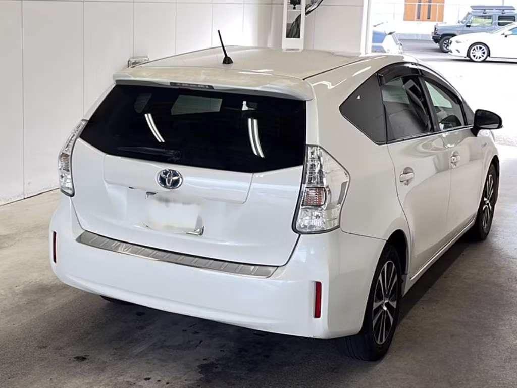 TOYOTA PRIUS ALPHA