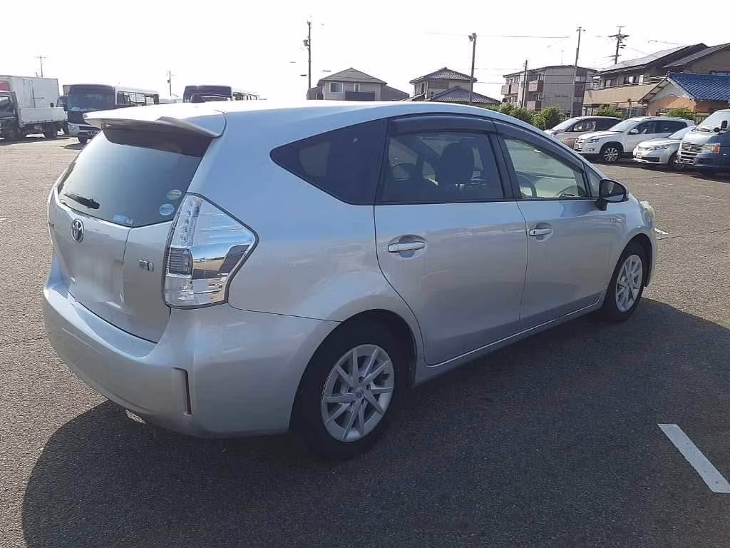 TOYOTA PRIUS ALPHA