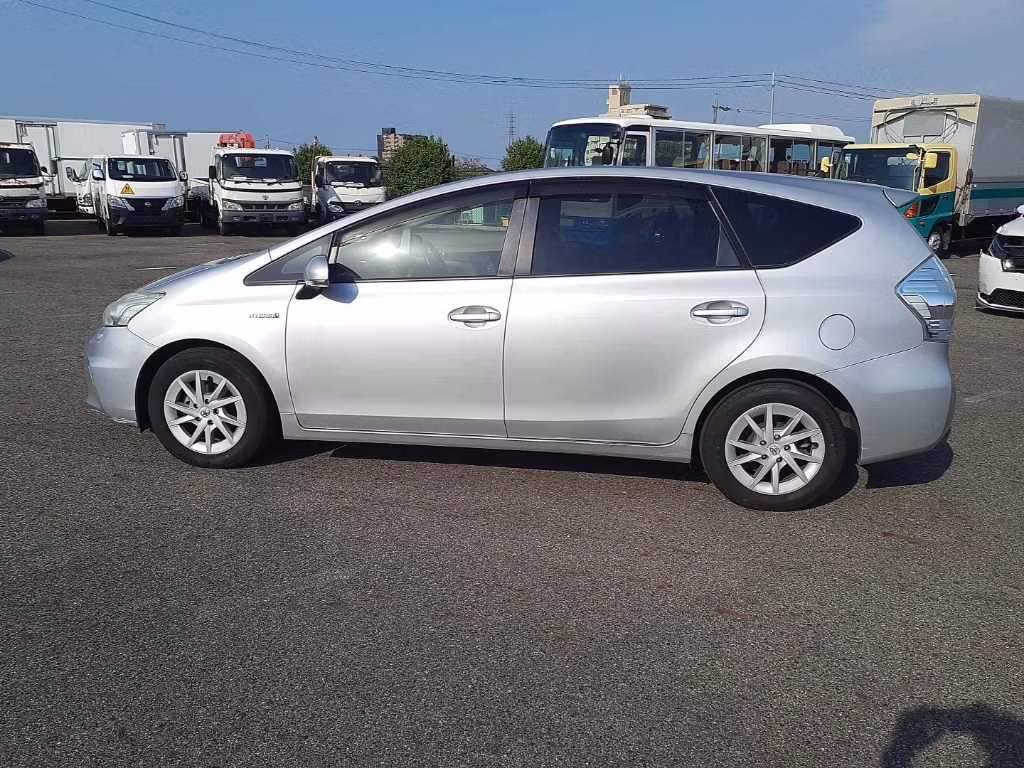 TOYOTA PRIUS ALPHA
