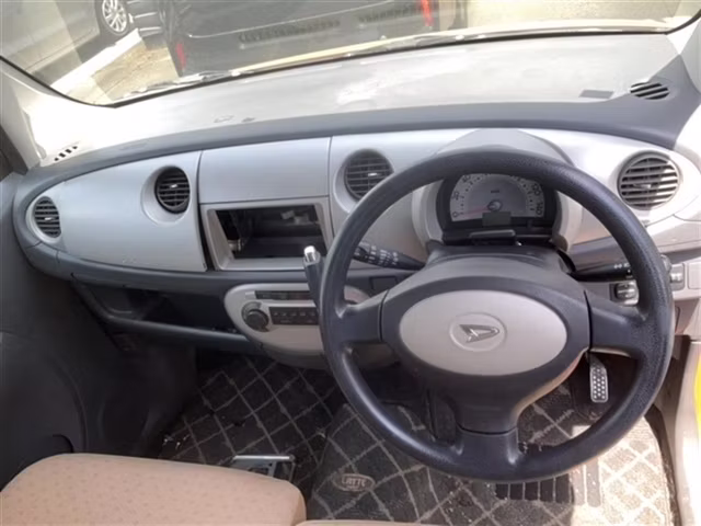 DAIHATSU MOVE LATTE