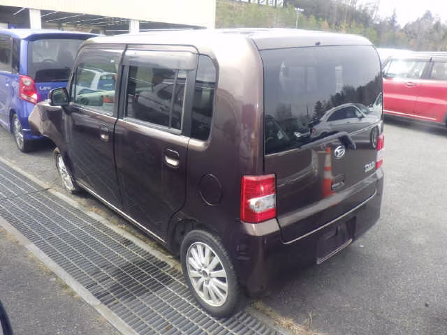 DAIHATSU MOVE CONTE
