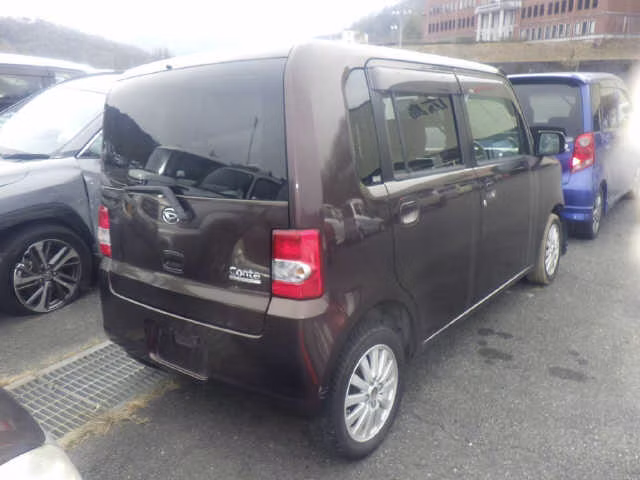 DAIHATSU MOVE CONTE
