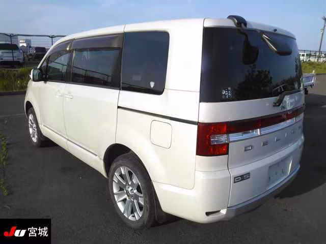 MITSUBISHI DELICA D:5