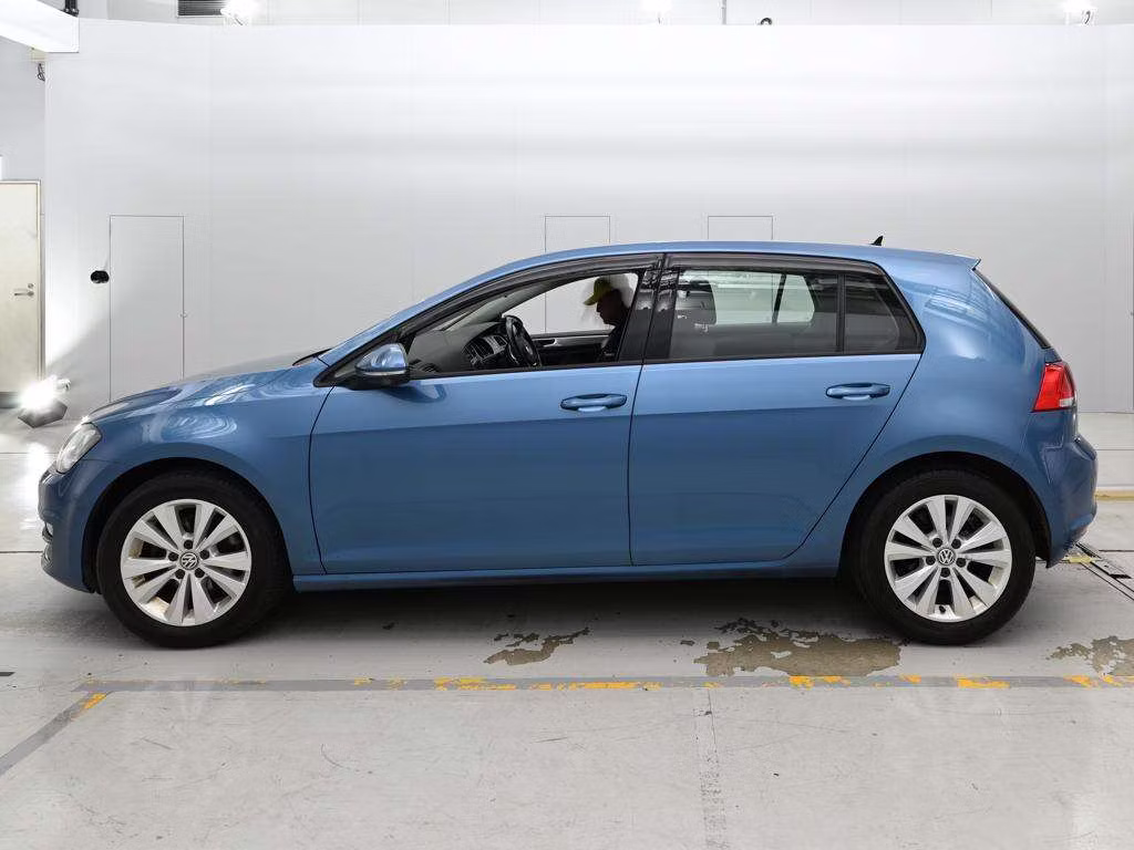 VOLKSWAGEN GOLF