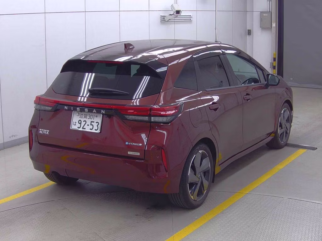 NISSAN AURA