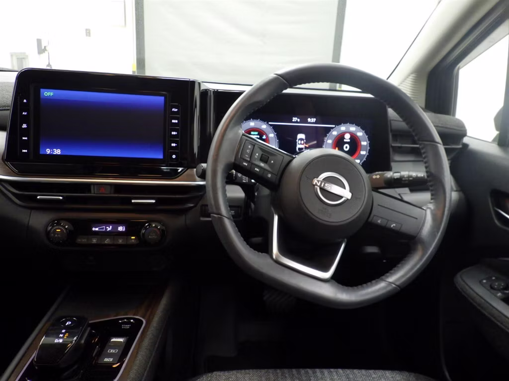 NISSAN AURA
