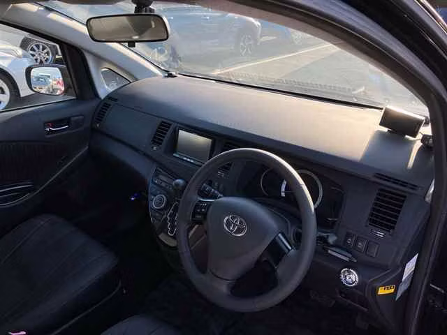 TOYOTA ISIS