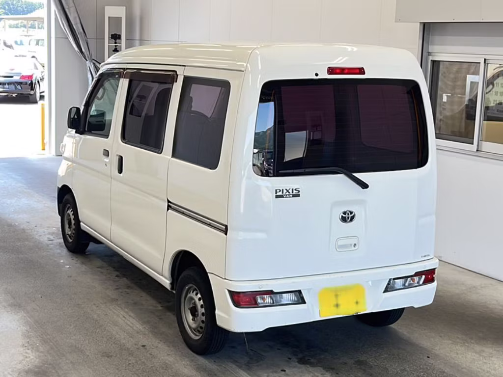 TOYOTA PIXIS VAN