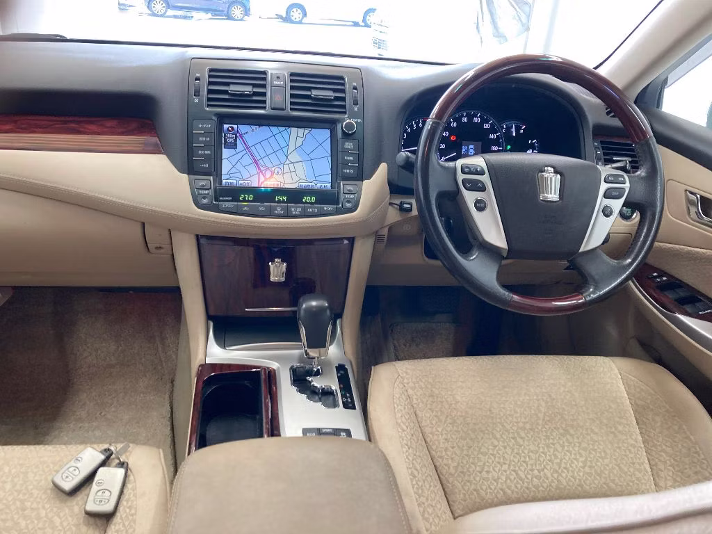 TOYOTA CROWN