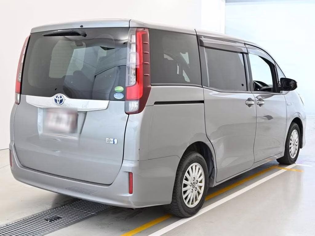TOYOTA NOAH