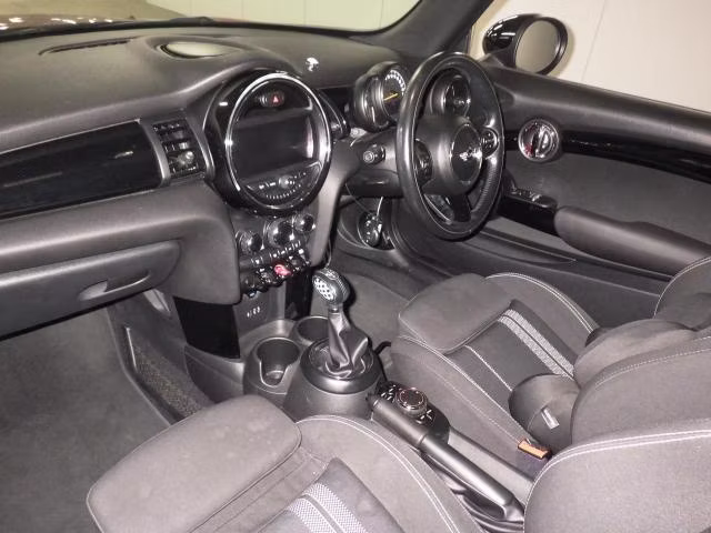MINI HATCH