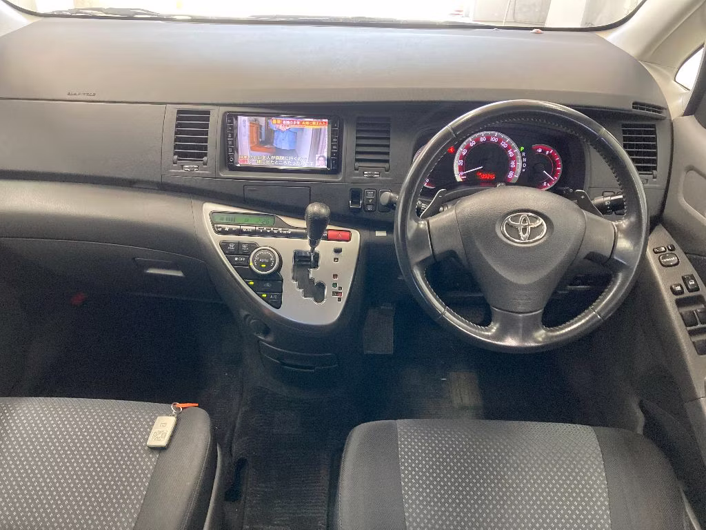 TOYOTA ISIS