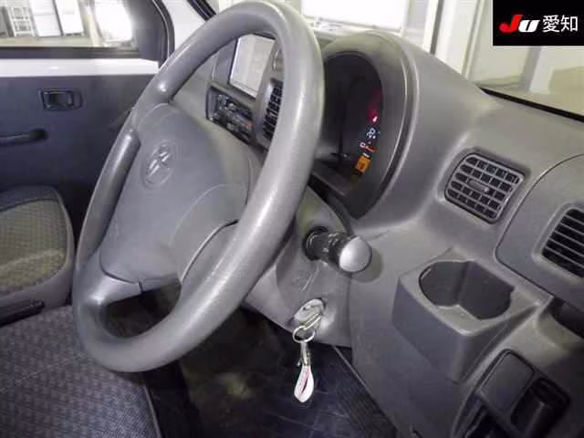 TOYOTA PIXIS VAN