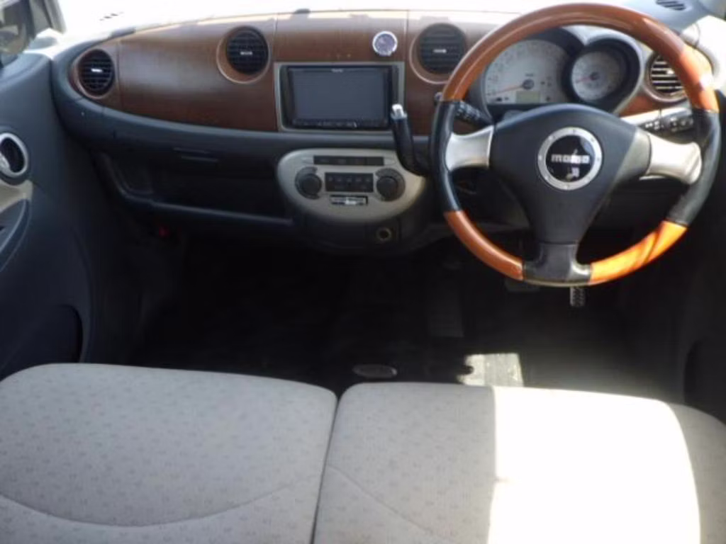 DAIHATSU MOVE LATTE