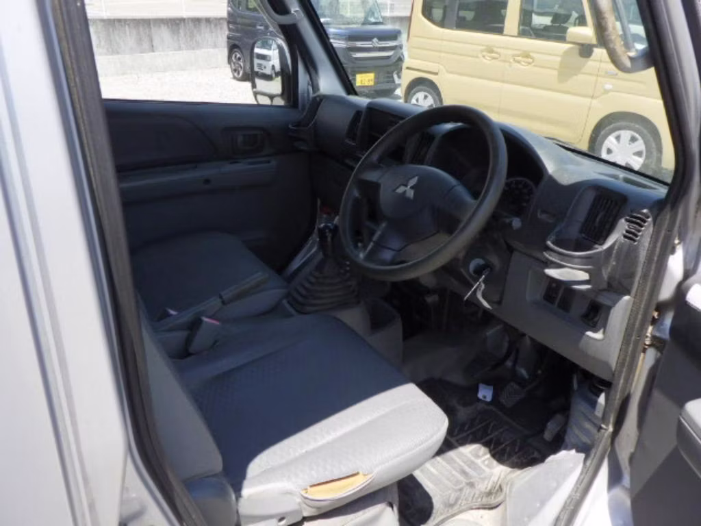 MITSUBISHI MINICAB