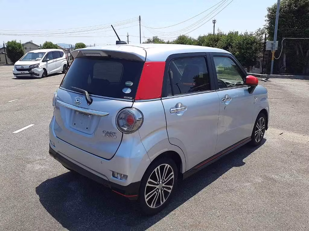DAIHATSU CAST