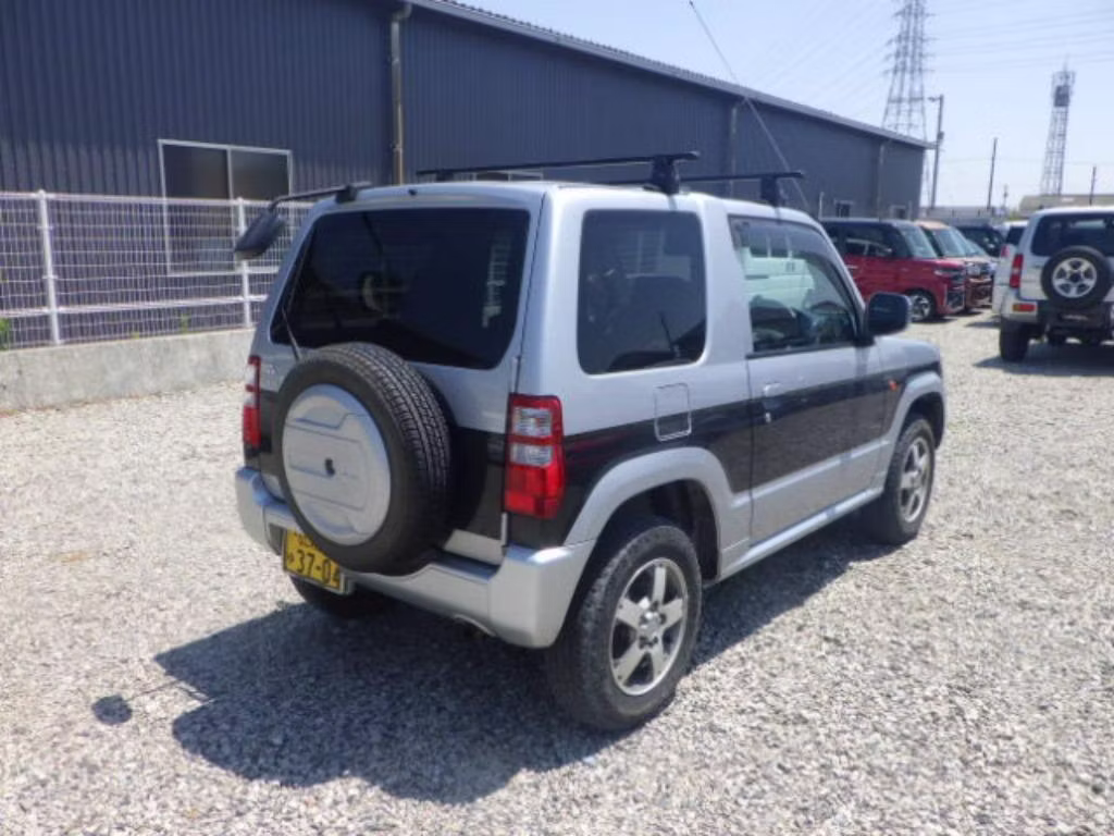MITSUBISHI PAJERO MINI