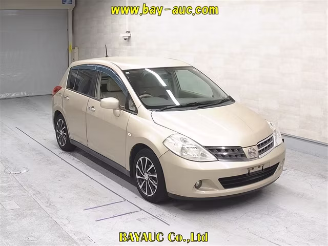 NISSAN TIIDA