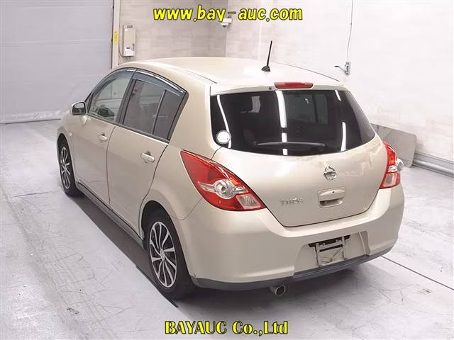 NISSAN TIIDA