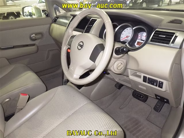 NISSAN TIIDA