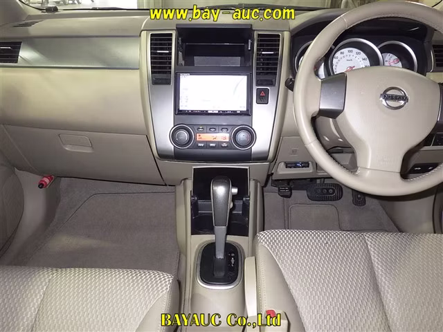 NISSAN TIIDA
