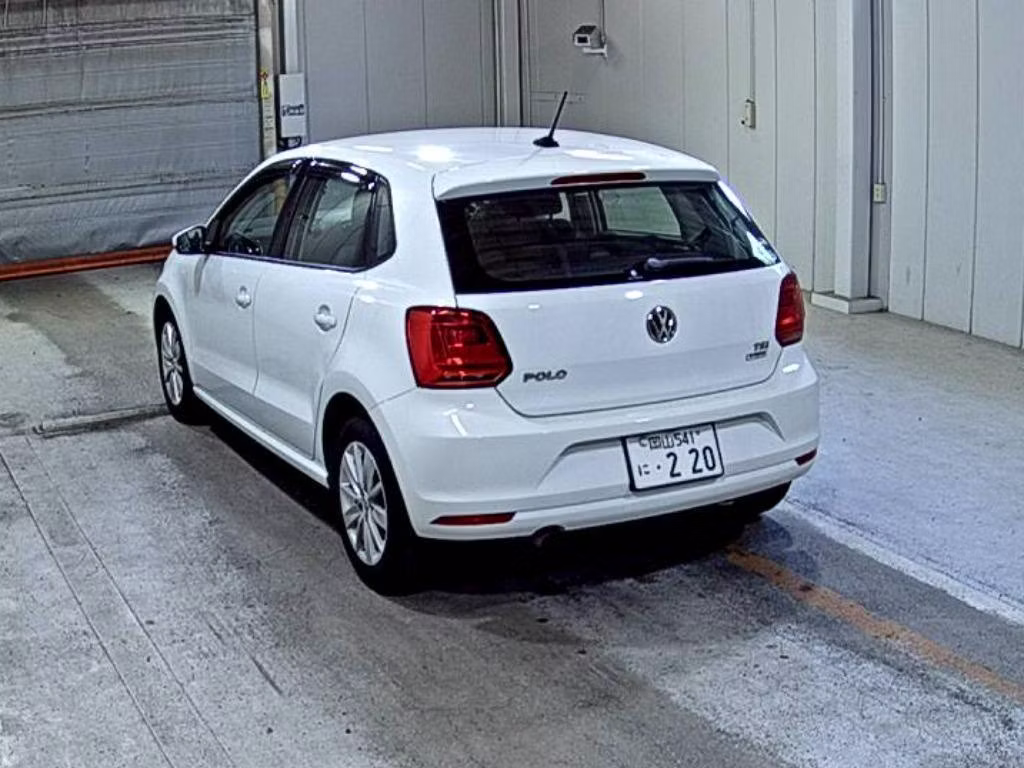 VOLKSWAGEN POLO
