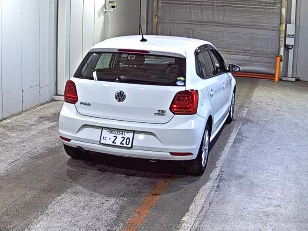 VOLKSWAGEN POLO