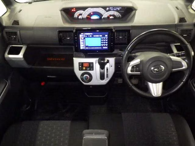 DAIHATSU WAKE