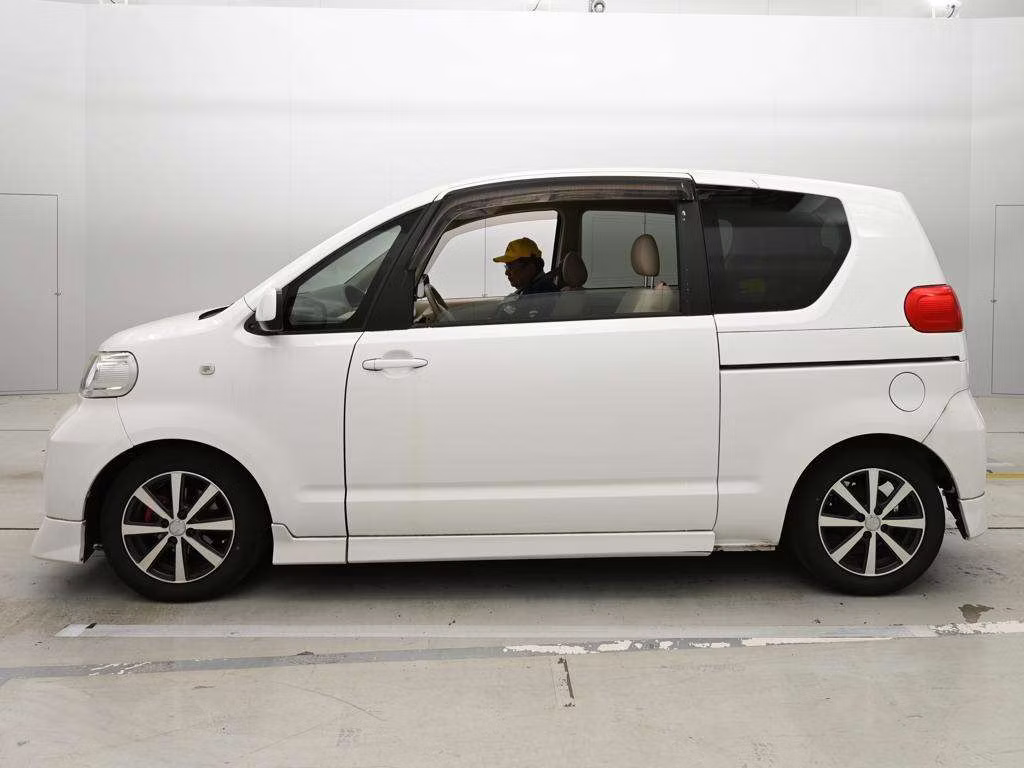 TOYOTA PORTE
