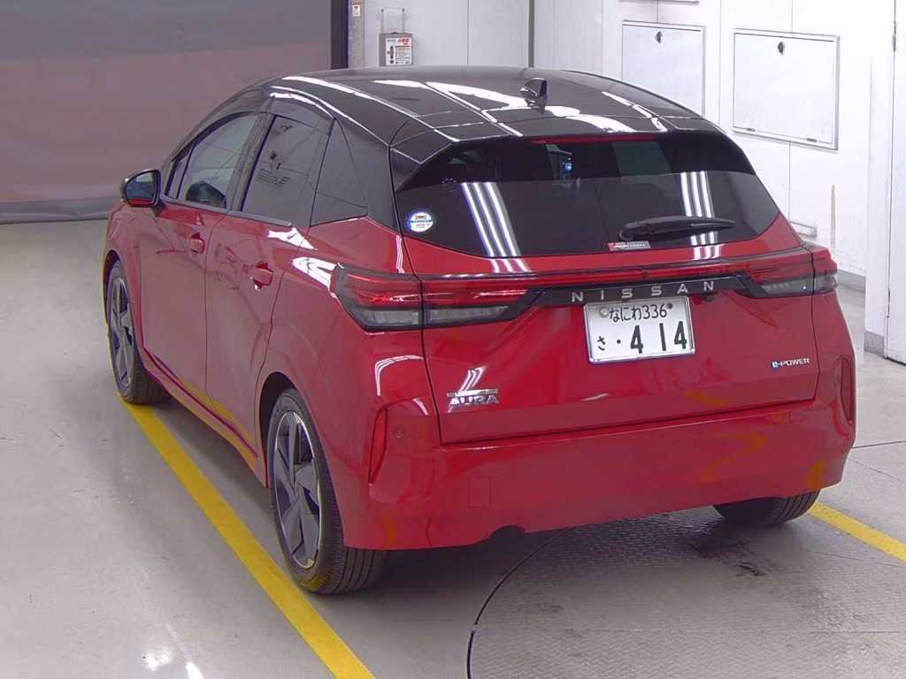 NISSAN AURA