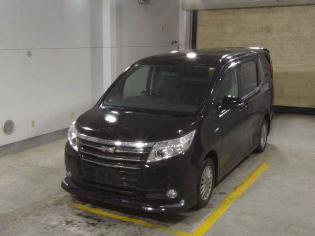 TOYOTA NOAH