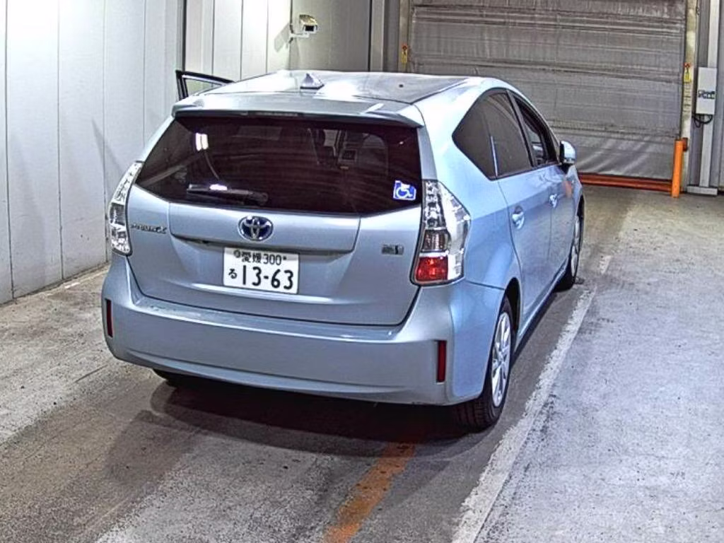 TOYOTA PRIUS ALPHA