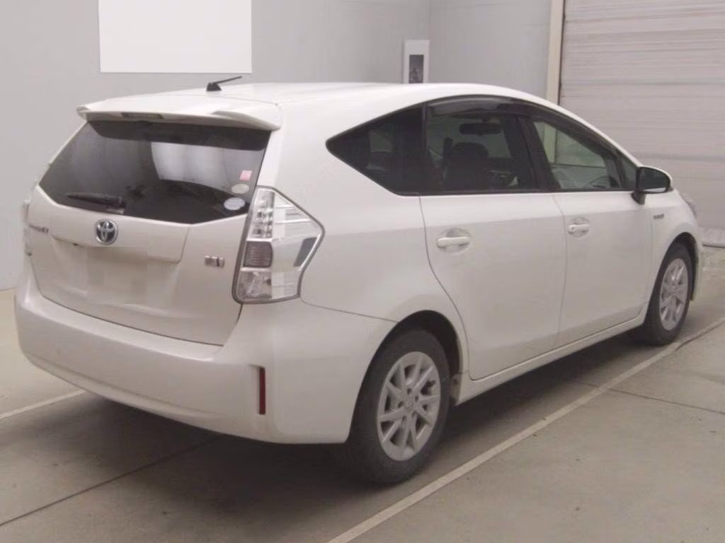 TOYOTA PRIUS ALPHA