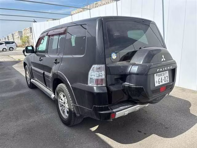 MITSUBISHI PAJERO