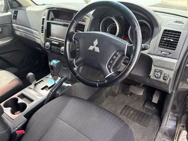 MITSUBISHI PAJERO