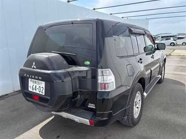 MITSUBISHI PAJERO