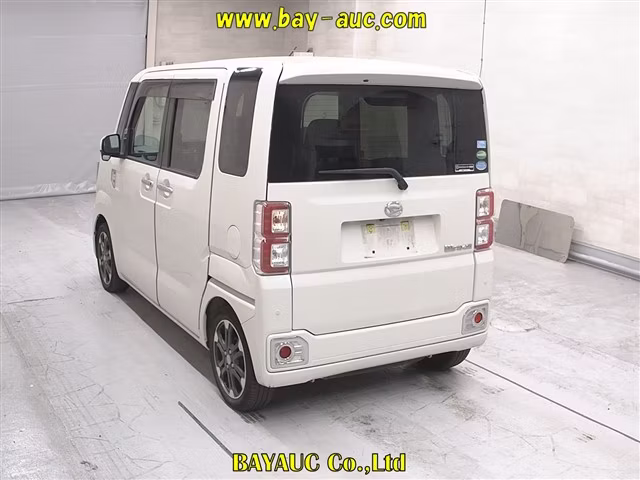 DAIHATSU WAKE